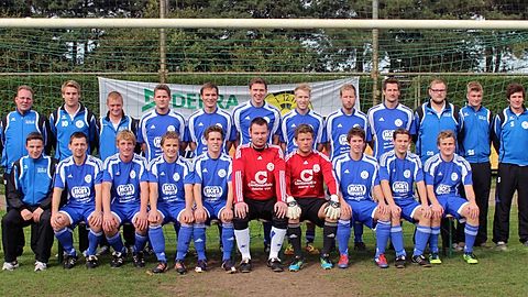 Hintere Reihe stehend v.l. : Leo Ricken (Trainer), Frank Sonders (Betreuer), Stefan Ening, Nick Rottstegge, Frank Fischer, Andre Lörwink, Andre Hungerkamp, Nils Beenen, David v.d.Linde, Stefan Klein-Bölting, Dominik Schlebes (Betreuer), Jannis Rottstegge, Tobias v.d.Linde, Andre Mecking (Betreuer)
Vordere Reihe sitzend v.l.: Andre Bovenkerk, Dirk Tschorn, Stefan Scholten, Maik Kamphausen, Thomas Spieker, Sebastian Schroer, Niklas Friedrich, Fabian Wissing, Bernd Fischer, Phillip Vos.

Es fehlen: Ali Abdallah, Matthias Bovenkerk, Mark Paehler, Matthias Schroer.