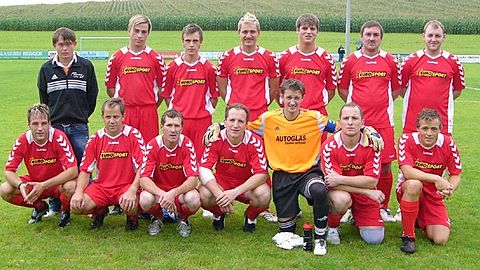 Hinten von links: Daniel Schneider, Patrick Lindbüchl, Stefan Homolka, Roland Fischl, Christoph Lorenz, Siegfried Pauli, Alfred Hain Vorne von links: Klaus Beringer, Manfred Höllrigl, Stefan Birkmann, Alexander Wenzel, Thomas Blöchl, Stefan Wenzel, Andreas Moosbauer es fehlen: Siegfried Hackl und Manfred Öttl