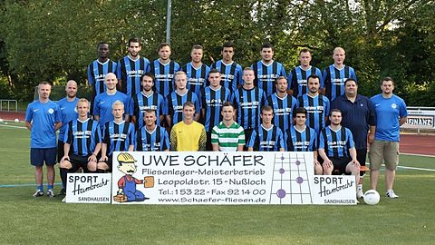 Oben v.l.: Baffour, Raad, Osnowin, Hauser, Yonan, Yildiz, Lorenz, Schlosser
Mitte v.l.: Trainer Skowronek, Co-Trainer Heim, TW-Trainer Steiger, Glatting, C. Wolf, Hörner, Ullrich, Vogel, Ahmaxhekaj, Tech.Leiter Lerma, Geschäftsführer Winter
Unten v.l.: T. Selzer, N. Selzer, Kalischko, Barth, Getke, Buszlauer, Vultaggio, Holthausen