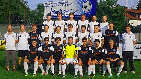 untere Reihe von links: 
Dodaro Daniel, Yüksel Hakan, Baiter Tobias, Zambak Umut, Vollmann Michael, Kaplan Özgün, Schubach Timo 
mittlere Reihe von links: 
Abt.leiter Axel Rozanski, Trainer Thomas Luichtl, Swerev David, Skowronek Thomas, Sölen Eren, Hubel Michael, Fendt Dennis, Metzler Markus, Stockinger Elias, Betreuer Dietmar Petzak 
obere Reihe von links: 
Fahrmeier Florian, Heugel Rene, Geh Patrick, Winterhalter Stefan, Karaduman Oghuzan, Fresser Alexander 
es fehlen: Anzano Ricardo, Baier Alexander, Nauruschkat Marcel, Weidmann Rolf