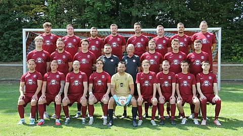 Hinten von links nach rechts: Elias Schwab, Luca Farina, Meriton Mehdiji, Jannik Petersen, Norman Schulze, Niklas Herzogenrath, Dennis Kuhn, Mirco Dreßler
Mitte von links nach rechts: Tom Scherpe, Andreas Grotthaus, Niklas Maaßen, Björn Hilberath, Detlef Drews, Raphael Defuytier, Markus Stumvoll, Lukas Gehde
Vorne von links nach rechts: Dennis Gneist, Jannik Karzell, Joel Karzell, Giulio Farina, Sebastian Störmer, Janis Oerter, Dustin Hilberath, Mavin Heinen, Lukas Schwarze