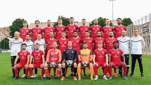Hintere Reihe von links nach rechts: Fatlind Kamberi, Robin Ender Aslanboga, Ekrem Hodzic, Erjon Mehmetaj, Domenik Batinic, Niclas Seybold, Mario Cosic, Matthäus Mozer, Omran Rezai
Mittlere Reihe von links nach rechts: Betreuer Manuel Jansen, Sportlicher Leiter Dennis März, Sportdirektor Marko Tomic, Mohammad Dhainy, Endrit Shala, Abdullah Shehada, Lukas Mroz, Hasbi Aslan, Salim Güler, Trainer Eduard Ruppert, Trainer Matej Bogdanovic
Vordere Reihe von links nach rechts: Mert Güler, Arian Xhaferi, Adrian Cieslik, Sebastian Sacher, Alexander Sascha Turi, Eike Nils Keller, Godo Azonwonou
Es fehlen: Ahmet Tohmak, Yilmaz Sahin, Kushtrim Shala, Alattin Sevdi, Eray Kaya, Leon Ruppert, Shayan Rezai, Kemal Cakir, Leon Ruppert