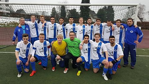 Oben (v.l.n.r):Walter Seyfried (Betreuer), Isaak Schell, Marvin Bros, Baris Özmen, Catalin Dimitru Burciu, Omid Mohammadi, Bjarne Gießler, Ekin Can Özcelik, Daniel Ott, Lars Jablonski, Marc Wigel, Rafael Diaconu (Trainer).

Unten (v.l.n.r): Casey Bühren, Philipp Stucke, Fabian deBlaauw, Georgios Michailidis, Mahdi Osthadaj, Tim Martin, Mohamed Arabo.