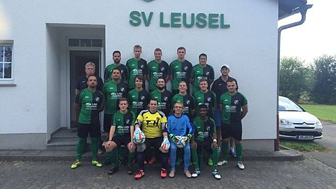 obere Reihe von links nach rechts: Hans-Jürgen Heger (Co-Trainer), Masoud Haidari, Fabian Hennek, Kai Grünewald, Felix Ritter, Marco Meier, Arno Hedrich (Trainer).
mittlere Reihe von links nach rechts: Labinot Shabani (Spielführer), Marius Sarrach, Max Holler, Sebastian Koine, Christian Beil, Kevin Kares, Avni Shabani.
untere Reihe von links nach rechts: Kim Kares, Mirco Krusch, Thomas Beil, Haile Kahsay
Es fehlen: Ronny Warschau, Murat Ezer, Martin Grosser, Tesfay Menges, Michael Becker &amp; Lutz Günther