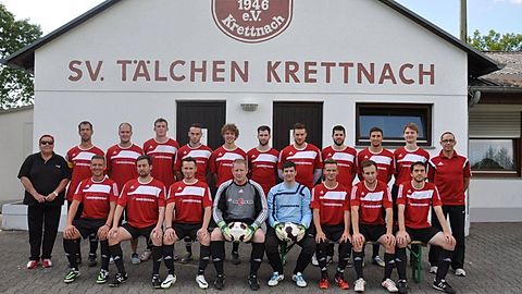Stehend von links: Betreuerin Biggy Jonas, Fabian Schmitt, Stefan Mielke, Nicolas Marxen, Marcel Herrig, Maxi Paulus, Mathias Gorgeneck, André Hüther, Simon Grimbach, Kevin Schmitt, Joel Schons, Trainer Mario Marx. Sitzend von links: Daniel Marx, Alexander Kutz, Maxi Willems, Sven Schneider (ETW), Etienne Seif (TW), Ken Lippert, Dominik Annen, Sascha Becker. Es fehlen: Mori A. Gilavan, Thorsten Fusenig, Philipp Gombert, Markus Rau, Schmitt Tobias (TW), Maximilian von Rötel, Martin Willems, Emile Yadjo-Scheuerer, Michael Zimmer