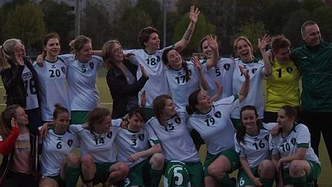 Vorletztes Punktspiel beim 1. FC Schöneberg 2015/2016. Verabschiedung von Eva Hansbauer (15).