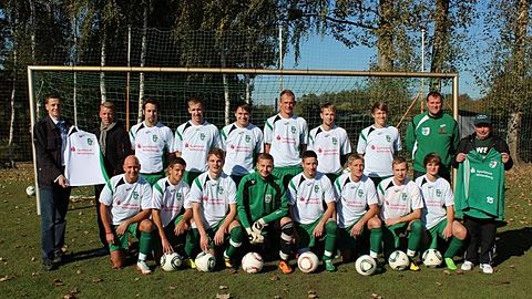 hinten links nach rechts: Sponsor, U.Rohlik (Trainer), C.Korge, M.Kalich, P.Grundmann, Manuel Richter, A.Wägner, M.Gräbner, E.Böhme (Mannschaftsleiter)
vorne links nach rechts: D.Blüthgen, M.Alimanovic, F.Kuchenbecker, P.Karpinski, M.Schnabel, S.Kassuba, Marcel Richter, L.Krause