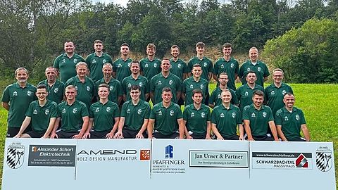 Hintere Reihe von links: Jonas Abendroth (+2. Vorstand), Marvin Weber, Paul Tudium, Paul Reischl, Philipp Reischl, Nico Kulick, Louis Dinkel, Sebastian Pöhnl (Spielausschußvorsitzender)Mittlere Reihe von links: Engine Akgül (Trainer), Uwe Bierweiler (Tormanntrainer), Rainer Fahr (Beisitzer), Boris Steiger (Vorstand Jugend), Norman Grab, Andreas Dinkel, Tobias Braun, David Kirsch, Christian Teuchmann (Spielausschuss), Sven Dinkel (2. Kassier)Vorne von links: Manuel Weiss, Nicola Schmitt, Mathis Abendroth, Kimi Lintner, Justus Hartmann, Daniel Pöhnl (+1. Kassier), Nicolas Herth, Kevin Kettenring, Florian Stier (1. Vorstand)