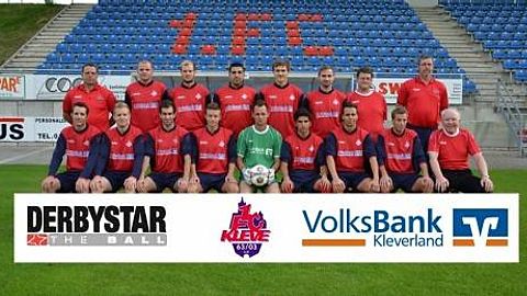 Hintere Reihe von links nach rechts:
D.Remmers,A.Konelsen,O.Burke,H.Eroglu,S.Frumosu,S.Prinz,S.Pastors,L.Visscher

Vordere Reihe von links nach rechts:N.Driesen,
P.Driesen,T.Karcz,D.Herzel,A.Mantwill,M.Miri,F.Remmers,R.Timmer,R.Wolhorn

Es fehlen: J.Stein , De.Eroglu,Do.Eroglu,G.Anaya

Foto: Homepage 1.FC Kleve
