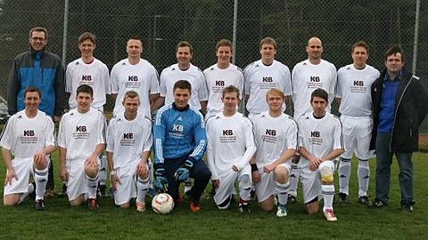 hinten von links: Sponsor Konrad Brehm, Rossa, Laube, Kobler, Meindl, Diermeyer, Reimann, Golz, Trainer Alfred Blenninger
vorne von links: Kaspar, Eberl M., Eberl J., Krautner, Obermeier Martin, Meier A., Obermeier Markus