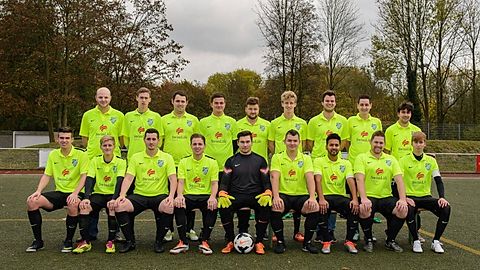 Obere Reihe (v.L.n.R.): Heinz Hillner, René Baumann, David Heiß, Dominik Wilkens, Simon Lehnen, Jonas Stappen, Sven Röttges (Co-Trainer), Sebastian Alexander, Philipp Beiß
Untere Reihe: Pascal Dyllong, Sascha Eggert, Yanik Aranda, Simon Schoenmackers, Patryk Emmrich, Andy Sechting, Kasum Mehmeti, Marcel Schüttig (Trainer), Yannik Drießen (Kapitän)
Es fehlen: Sven Hillner, Timo Wedershoven, Olaf Dickhoff, Kevin Lorenz