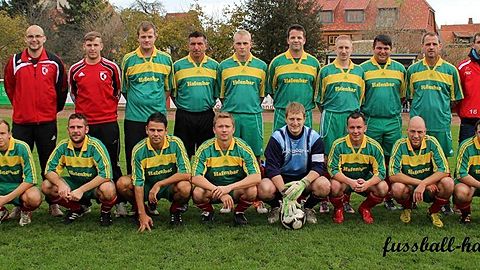 Hintere Reihe v.l.: Marcel Orban (Trainer), Michael Hildebrandt, Kevin Borchardt, Guido Keil, Hannes Reuer, Kevin Molik, Marcus Rösner, Kevin Breiting, Thomas Schmidt
Untere Reihe v.l.: Florian Thaele, Steven Markwart, Jens Nippert, Stefan Wiegmann, Marcus Koch, Stefan Uhlemann, Marcus Klaus, Maik Koggel