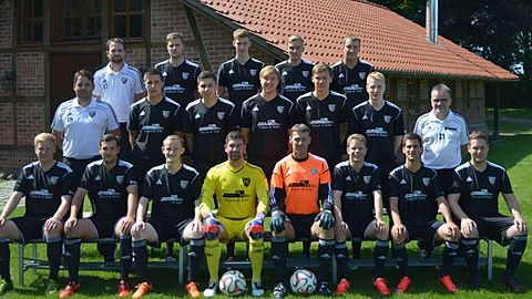 3. Reihe: Teammanager Dennis Lünzmann, Moritz Mattern, Lukas Oetjen, Mark Rein, Timo Schleßelmann 
2. Reihe: Trainer Andreas Kierath, Steffen Müller, Jörn Schroeter, Johannes Meyer, Julian Bäron, Marvin Pape, Betreuer Klaus-Peter Schröder
Sitzend: Lukas Ringen, Simon Dittmer, Marcel Voigt, Lars Neugebauer, Christian Bäron, Michael Gerken, Kevin Weigert, Timo Ohrenberg

es fehlen: Sören Martens, Conny Jan Vehrs, Marten Hauschild, Pascal Martens, Emanuel Wolf, Malte Templin, Timon Zipkat, Lukas Oetjen