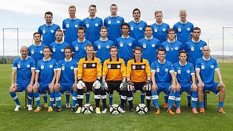 SC WIENER NEUSTADT: 1. REIHE VLNR.: WOLFGANG KLAPF, MARIO POLLHAMMER, MICHAEL BERGER, MARKUS GLENZER, JÖRG SIEBENHANDL, THOMAS VOLLNHOFER, JIRI LENKO, STEFAN RAKOWITZ, DENNIS MIMM; - 2. REIHE VLNR.: DANIEL OFFENBACHER, BERND BESENLEHNER, DANIEL WOLF, CHRISTOPH FREITAG, PETER HLINKA, THOMAS KRAL, THOMAS HELLY, MAHMUT SELIM IMAMOGLU; - 3. REIHE VLNR.: DARIO TADIC, MATTHIAS MAAK, CHRISTIAN RAMSEBNER, GÜNTER FRIESENBICHLER, MANUEL WALLNER, DOMINIK HOFBAUER, THOMAS FRÖSCHL F: picture-alliance