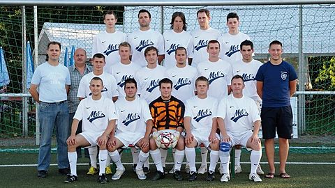 Hinten v.l.: Bopp, Wilson, Schäfer, Lieder, Heckmann.
Mitte v.l.: Trainer Dufke, Co-Trainer Griebl-Naß, Kniss, Martini, Fahl, Bühler, Kohse, Ch. Raad, Richter.
Vorne v.l.: Claas, M. Raad, Ebert, Kessler, Schaede.     Foto: Pfeifer