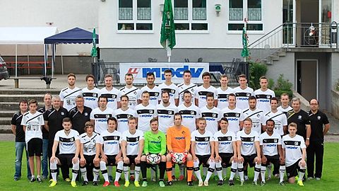 Oben von links: Horsch, Weimer, Müller, Hinninger, Ara, Weichel, Hagmann, Häfner, P. Tawasi, Weinert, Hört.

Mitte von links: Hummel (2.Vorstand), Kern (Betreuer), Spohrer (1.Vorstand), Marx (Sportliche Leitung), Laier (Sportliche Leitung), Tagun (Trainer 1. Mannschaft, Hummler, F.Fenzl, D.Fenzl, Obermeyer, Selb, Sarrach-Ditté, Lakatos, Dürr (Trainer 2. Mannschaft), Vogel, Brinkert (Torwart-Trainer), Ebert (Sportliche Leitung)

Unten von links: Kratky, Schwind, Schell, Beyer, Geiger, Schwab, Schneider, Cardal, Bayer, Mitto, Spitzer

Auf dem Bild fehlen: Diemer, Mayer, Wastl, Dörzbacher, Schuster, Klotz, Noe, Bauer, Furzcyk, Dürow, Bronner, Jung, S.Knapp, L.Knapp, Becker, Karic.