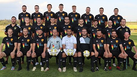 Hinten (v.l.): Wagner, Wendt, Meyer, Flaschentreher, Roitzheim, Kolb M., Prägitzer, Müller
Mitte (v.l.): Tokas, Köster-Schmücker, Kirmes, Dederichs, Lehser, Riedling, Weiler, Schaffrath, Züll
Vorne (v.l.): Seftel, Heß, Kolb C., Haarländer, Kastert, Forst, Möseler, Biertz, Kolb C.