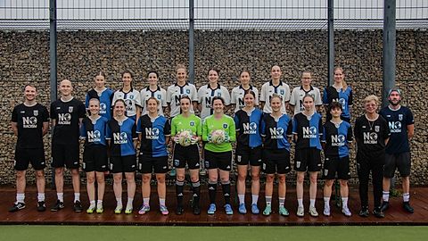 Teamfoto 1. Frauen 25/26, Internationale Berlin