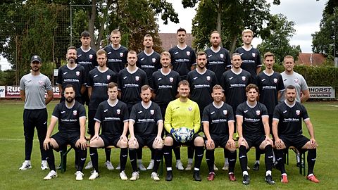 1.Reihe (von links):Diyan Atalan, Jona Kirchhelle, Jan-Philipp Kirsch, Lukas Koch, Daniel Buller, Aaron Wilmes, Raffaele Wiebusch)
2. Reihe (von links): Trainer Florian Klaus, Stefan Falk, Julian Fletcher, Jannik Mösgen, Guido Rath, Eugen Harder, Marvin Anderbrügge Christoph Bruns, Co-Trainer Phillip Lobbenmeier
3. Reihe (von links): Efe Alkan, Tim Vollmer, Manuel Kirec, Thomas Stofast, Justin Spadi, Leon Rosing