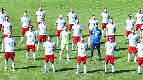 1.Reihe v.L.: Marco Hammer, Lukas Wagner, Felix Wörner, Moritz Weber, Jonas Brenner 
2.Reihe v.L.: Yusuf Bayram (Trainer), Marco Segebarth, Louis Stadler, Marlon Oleschko, Dorian Sefsalihi, Marian Schneider
3. Reihe v.L.: Pascal Baumer, Jan Adomaitis, Louis Bohny, Ricardo Jakob, Fabian Zeller
4. Reihe v.L.: Holger Salbach (1. Vorsitzender), Jean-Baptiste Bäumer, Michael Scholz, Tim Segebarth, Rafael Gut
5. Reihe v.L.: Benjamin Vogt, Max Klaus (Spielausschuss), Nikolas Gut, Henry Bohny, Adrian Gut
Es fehlen: Simon Bürkin, Jakub Czerniachowicz, Janick Durm, Kevin Engist, Simon Galli, Maximilian König, Lars Leber, Florian Löffler, David Matthiß, Jonas Schmidt, Sven Schneider, Damian Sefsalihi, Dennys Segebarth, Marvin Strub, Florian Weber