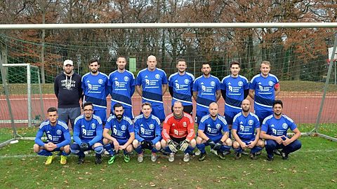 Hinten: Co-Trainer Daniel Chicano-Tizon, Juan Antonio Maqueda Garcia, Dirk Kallweit, Dennis Walther, Nedeljko Djeric, Marco Pinna, Patrick Czarnetzki, Capitano Kevin Graevenbruck
Vorne: Faton Hyseni, Patrick Santos, Ertan Yigit, Timo Oachmann, Fabian Nickel, Marzio Niegel, Rrahman Istogu, Rabin Amine

Es fehlen: Trainer Jose Tizon, Martin Petrasch, Visar Istogu, Mike Börgardts
, Maik Hein, Christina Jonas,