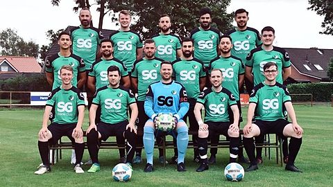 Hinten v. l.: Bahattin Yilmaz, Tjorven Amling, Erhan Danaci, Enes Demirelli, Ferhat Yaman
Mitte v. l.: Abdullah-Mert Yaman, Enes Atli, Colin Graunke, Enes Görüm, Kemal Savas, Lasse Pfefferle
Vorne v. l.: Mirko Henn, Orhan Ersoy, Martin Zischinski, Malte Rohmann, Daniel Henn
Es fehlen: Ali Demirelli, Tunahan Kapci, Alperen Gül, Yagiz Sinan, Philip Hellmick, Mert Gürel, Julian Bahr