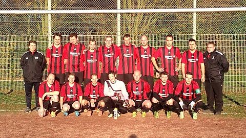 Hintere Reihe v.li.n.re.: Ex-Trainer Torsten Hillberger, Tobias Ostendorf, Rene Blankenhagen, Kai Dittrich, Dominik Janßen, Pascal Aszmons, Christian Brau, Stefan Beyer, Nazif-Ahmed Mutu und Pascal Reimers. 
Vordere Reihe v.li.n.re.: Michele Albers, Patrick Boyks, Rene Seemann, Torwart Dominic Such, Daniel Scheel, Keven Riemann und Kapitän Robin Lotz.
Es fehlen: Peer-Holger Schatzschneider, Darvin Hullmann, Mathias Kumor, Gustav Walter, Daniel Porschen, Kilian Heinrich, Pascal Weidner und die beiden Neuzugänge Gerrit Reins und Kevin Ahlers.