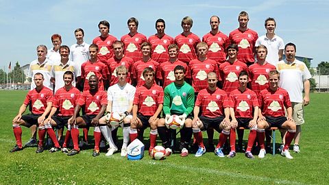 SV Heimstetten Bayernliga Saison 2010/2011

hinten v.l.n.r: Betreuerin Hanni Weiß, Physio Jan Frieling, Sasa Memisevic, Frederick Priewasser, Rafael Mayer, Nico Grabl, Alex Schmalhofer, Marco Malenoff, Betreuer Tom Lamest

mitte v.l.n.r.:Co-Trainer Peter Faber, Trainer Claus Schromm, Philip Weil, Maximilian Baitz, Sebastian Paul, Dominik Putzke, Roman Langer, Ibrahim Aydemir, Zack Kaiser, Manager Michael Matejka

vorne v.l.n.r.: Alex Wich, Mehmet Ünver, Christopher Oretan, Patrick Lehner, Steven Toy, Justin Ammar, Junis Ibrahim, Ali Kartal, Christoph Schmitt