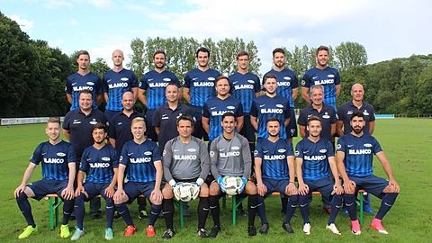 hintere Reihe von links nach rechts: Milan Herbich, Dominik Hirsch, Thomas Rapp, Nils Rapp, Ingo Baxmann, Ivan Spajic, Martin Hassmann
mittlere Reihe von links nach rechts: Frank Burghart (Spa, Matthias Hilpp (Spa), Daniel Kuhmann (Spa), Michael Ferentschik, Flamur Shala, Dietmar Hirsch (Spa), Andreas Schmidt (Trainer)
untere Reihe von links nach rechts: Duncan Forster, Haldun Özdemir, Alexander Schweinberger, Sascha Wächter, Andreas Vogel, Deniz Öztürk, Pascal Legner, Ibo Ünsal