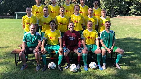 vordere Reihe von links nach rechts: J. Girke, C. Lohrke, L. Schmidt, J. Breßler, A. Klett
mittlere Reihe von links nach rechts: N. Petersen, S. Arendsen, S. Knof, M. Krüger, R. Lohrke, C. Karl
hintere Reihe von links nach rechts: M. Humaj, V. Planke, T. Tenscher, E. Hackel