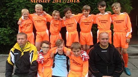 st.v.li.: Matthias Wagner, Christian Bauer, Aron Hauschild, Valentin Bach, Clemens Schuster, Jonas Pröbst, Hendrik Ziemann
si.v.li.: Trainer Kelley Gabor, Korbinian Kreter, Felix Bauer, Franzi Bauer, Trainer Korpa Gabor