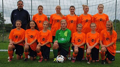 Das U17-Juniorinnen-Team der SVK in der Saison 2013/2014 mit Coach Jürgen Beck
Landesliga-Süd