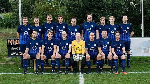 Oben: Tobias Baden, Lothar Fischer, Jonas Jäger, Matthias Norden, Mirco Carstens, Marcel Fricke, Harm Gehrke, Sebastian Bargfrede, Ingo Hörmann

Unten: Oliver Schlumbohm, Gerrit Delventhal, Florian Baden (C), Marco Wiesekerl (TW), Marco Helmke, Florian Meyer, Torben Strube