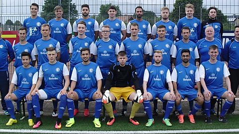 Hintere Reihe v. Links: Jorginho Engelmeyer, Oleg Peters, Baris Misdik, Sercan Özdil, Hussein Beydoun, Nicklas Galow, Jan Tappmeyer, Physio Cenan Özdil
Mittlere Reihe v. Links: Trainer Mark Knight, Paul Genemann, Daniel Martens, Dennis Rothe, Marcel Werth, André Rothe, David Peters, Christopher Dorsch, Betreuer Lothar Tappmeyer, Trainer Conny Engelmeyer
Vordere Reihe v. Links: Johannes Le, Christian Martens, Emre Tuncbilek, Marvin Gärtner, Rene Zimmermann, Ziad Khodeda, Patrick Celmer
Es fehlen: Marius Welp, Sebastian Hinrichsen-Pöpelt, Kevin Klotzbach, Viktor Nikolaus