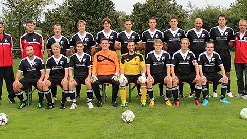 oben v.l.(Sportlicher Leiter) Bauer Martin,(Trainer) Dunst Johannes,  Wolf Matthias, Janko Oliver, Fuchs Korbinian, Pawlak Marius, Köhler Thomas, Wieser Stefan, Gürster Markus, Wagner Florian,(1. Vorstand)  Wolf Peter, 
unten v.l. Schütz Matthias, Kraml Matthias, Schmucker Max, Zistler Mario, Hochstraßer Matthias, Balk Christian,(Kapitän) Schindler Mario, Kroiß Thomas