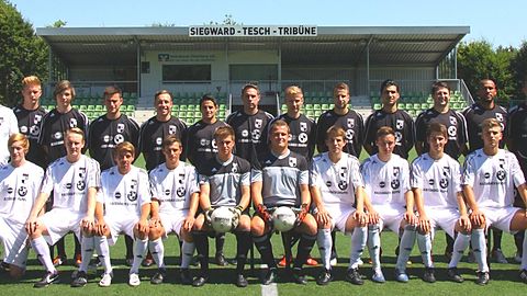 Hintere Reihe von links nach rechts:
Co-Trainer Michael Kuhn, Betreuer Carsten Brauckmann, Christian Prinz, Alexander Küsters, Vassilios Karalis, Hermann Schattner, Olcay Sen, Max Denk, Waldemar Kilb, Jonathan Noß, Salih Tatar, Radion Miller, Moussa Hombach, Markus Möller, Trainer Ingo Kippels

Vordere Reihe von links nach rechts:
Philip Wildenburg, Felix Stranzenbach, Markus Mancarella, Kevin Derksen, Lukas Hoffmann, Arthur Kampka, Dominik Knotte, Luca Dwertmann, Jan Schoeler, Max Jeschonnek, Tomasz Romanowski

Es fehlen:
Jonas Baier, Domenico Scavello