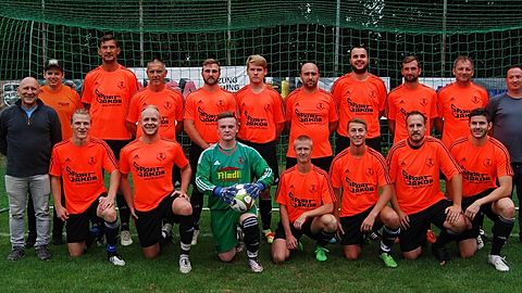 knieend v.li.:   Jonathan Krieg, Daniel Hackl, TW Jonathan Berger,   
                Martin Henzel, Michael Henzel, Jan Gockell, Lukas Plettl
stehend v. li.:  Trainer Peter Müller, Co-Trainer Andy Klöber, 
                 Markus Eder, Günter Weiretmayer, Sebastian Reitmeier, 
                 Leon Schiller, Stefano Spiga

nicht auf dem Bild:  TW Rodriguez Joachim, TW Thomas Lemberger, Roman   
                     Fischer, Dominik Koller, Johannes Schiermeier, 
                     Alex Kreuzer, Alexander Simeth, Sebastian 
                     Springer,Andreas Weikelsdorfer, Mohammed Abasi, 
                     Marius Handrugan, Sebastian Kraft, Uwe Röhrner