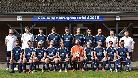 hinten stehend v. links: Pascal Schoemaker (Spielertrainer), Jaro van Wieren, Jannes Breman, Nils Stroeve, Kai Klokkers, Nico Koers, Hannes Franke, Henning Weggebakker, Patrick Hansmann (Spielender Co-Trainer), Oliver Ekenhorst (Teammanager)
unten sitzend v. links: Mathis Klever, Jannik Kortman, Mathis Koers, Jannes Pötter, Milan Epping, Julian Esschendal, Marvin Lambers, Guido Deters, Jannik Berens, Jens van Münster
es fehlen: Joris Bierlink, Natascha Egbers (Betreuerin), Jannes Geerties, Leo Hesselink, Rene Hofsink, Marvin Huisken, Nic Nijland