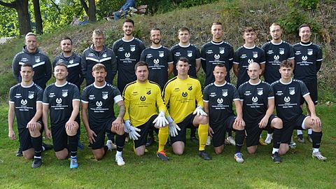 1. Mannschaft + Trainer und Betreuer