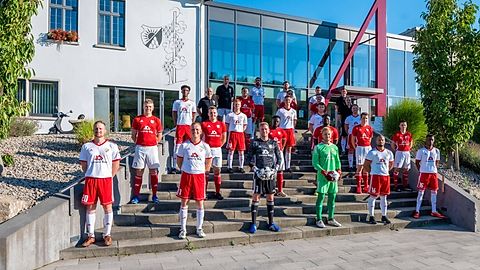 Von links nach rechts.
Reihe 1: Jochen Berger, Philipp Scherer, Jens Kunzelmann, Maximilian Stigler, Anthony Febrissy, Ebrima Manneh
Reihe 2: Niclas Efinger, Jan Kind, Ebrima Jabbi, Ebrima Joof, Nils Langer, Jakob Schondelmaier
Reihe 3: Abdou Fanneh, Marius Werz, Elias Strittmatter, Anton Allgeier, Sandro Wehrle
Reihe 4: Sjacky Bühler, Darius Behiri, Benedict Meckel, Dominik Hensler, Alex Vordisch
Reihe 5: Daniel Hig, Valentino Bruno, Julius Holzer, Maxime Leycure, Marco Weber
Es fehlen: Tim Burghause, Moritz Efinger, Marco Engist, Marco Kern, Dennis Knöller, Luca Kromer, Torsten Kunzelmann, Joel Lagace, Andreas Litau, Cedric Luttringer, Benjamin Ringenbach, Niclas Schondelmaier, Paolo Wehrle