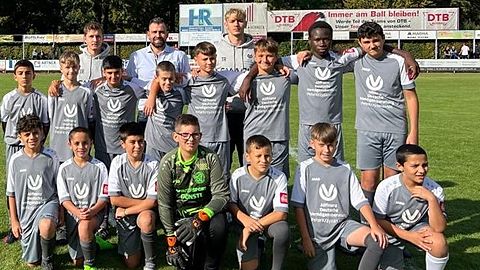 hinten: Matthias Hauck (Trainer) Peter Krzyzanowski (Vereinsvorstand) Marvin Rossmann (Trainer)
Mitte: Aurel Podvorica, Aron Schütz, Ibrahim Yildiz, Naly Wolf, Maksymilian Zurawicki, Ardi Mrselaj, Franklin Conteh, Lion Ukaj
vorne: Deldar Qaeedi, Adriano Mustafic, Lorik Hoxha, Marcel Glosser, Elmedin Dolic, Marcel Grzywacz, Emilio Mustafic