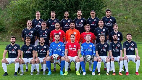 1. Reihe v.L.: Almedin Tutic, Ergün Öztürk, Emre Öztürk, Emin Mujanovic, Sebastian Hötger, Fabian Gutbier, Alexander Heinrichs, Hamzi Fakhi, 1. Kapitän Hakan Parlak;
2. Reihe v.L.: Viktor Jakob, Kevin Edwards, Ali Yaser Afshar, Spielertrainer Waldemar Ritter, Sergej Olenborger, Henning Burges, John Kratz;
3. Reihe v.L.: Timo Dawson, Jason Wismann, Izzettin Sözen, Sevket Gültekin, Andrej Semykin, Selim Karapinar;
Es fehlen: Yossuf Abedy, 2. Kapitän Imran Akbas, Ahmed Belal Afshar, Sinan Kücükoglu, Egzon Zogaj, Oguz Yurtsever