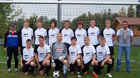 stehend von links: Trainer Edgar Wiesmayer, Johannes Neudecker, Markus Kofler, Matthias Natterer, Lukas Korber, Thomas Lanzinger, Wolfgang Wanninger, Christian Giebel, Trainer Sam Nadolski
knieend von links: Matthias Seisenberger, Michael Seisenberger, Manuel Kurlitsch, Andreas Holzmann, Markus Giebel, Andreas Korber