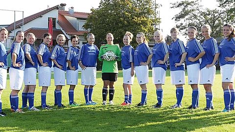 "Ein Team. Ein Ziel." – Trainer Uwe Ammedick, Simone Schmid, Natalie Müller, Marah Kleb, Annika Locher, Amelie Klemm, Jessica Hund, Anna Geschwentner, Isabel Kokalj, Charlotte Brzozowski, Antonia Gehring, Rebecca Biegger, Svenja Steinbach, Eva Bottlinger, Johanna Roser, Selina Weiß, Silke Pfluger, Lena Burkhart, Isabel Häusler. Es fehlen: Meike Frei, Verena Meschenmoser, Iris Mögerle.