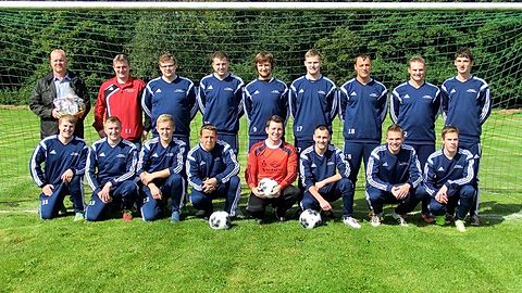 Hinten v. l. Marc Hagenah (Sponsor) Frank Rohde (Teammanager) Sascha Skowron, Nils Tessmer, Alexander Wolltmann, Rene Kapplusch, Jannik Groeneveld, Sascha von Thaden, Oliver Schmidt.

Vorn v. l. Kai Steffens, Markus Beckmann, Nico Wiesner, Jörn Birkholz, Jannis Bröckelmann, Matthias Schwarz, Michael Otto, Niklas Weyts.