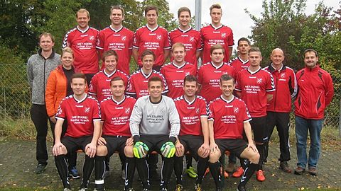 von l. nach r. oben: Hering Matthias, Friegel Florian, Bockrath Steffen, Fischer Manuel, Tesar Lucas
Mitte: Hr. und Fr. Krach, Wiener Markus, Käsmayr Tobias, Kapitän Spring Philipp, Mödinger Michael, Jawad Mohamed, Spring Markus, Trainer Junghanns Rainer, Abteilungsleiter Czymek Jochen
Unten: Hahn Patrick, Brunner Florian, Klauser Philipp, Junghanns Max, Friegel Stefan 

Es fehlen: Scheffler Johannes, Greiner Patric, Karakish Ahmad, Brenner Daniel, Torwarttrainer Saule Werner, Betreuer Loibl Rudolf