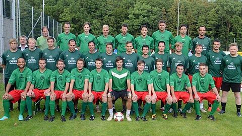 hintere Reihe (v.l.): Haag (Kassier), Kohl, Kaiser, J. Schäfer, Finn, Jakob, Popp, Sylejmani, M. Galm (Trainer 1. Mannschaft)
mittlere Reihe (v.l.): Kritter, Köhler (1. Vorsitzender), Auber, Märtz, F. Neureuther, Herrmann, F. Galm, Sigwart, Heid, B. Neureuther, Blum, Heinrich, Hähnlein, Kaufmann (Trainer 2. Mannschaft)
vordere Reihe (v.l.): Gallmann, Schönig, L. Schäfer, Hofmann, Westenhöfer, Dammert, Zimmermann, Ihrig, Mohring, Ide