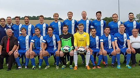 Hinten von links: Klaus Reinwald (1.Vors.), Sebastian Münch (Trainer), Rayk Diekmann (2.Vors.), Christian Fleig, Mauro Murano, Stefan Hansel, Felix Allgeier, Lukas Haberland, Tore Hauert, Christoph Pauley, Jan Albig, Ricardo Basile, Steven Laber (Betreuer)
Vorne von links: Jürgen Kistler (SpA-Vors.), Emanuel Häde, Jan Nerpel, Ricardo Dewald, Maurice Swoboda, Stefan Scholl, Gaetano Carone, Steven Holzwarth, Daniel Barth, Rolf Kunkel (Betreuer)