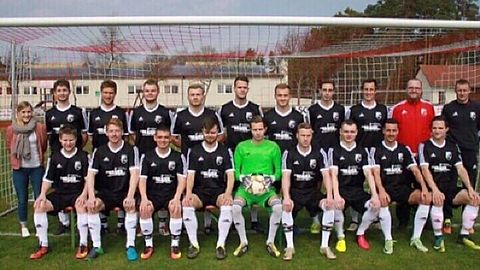 Mannschaftsfoto 2017/18 Trickotsponsor Bräuer
Oben: Bräuer(Sponsor), Babl, Scheiderer, Schneider, Krauze L., Goldinger, Krauze P., Scherm, Wening, Aigner(sportl.-Leiter), Schuh(Trainer)
Unten: Böhm, Krissgau, Schendera, Hotzoglu, Vogelhuber, Höfling, Karl, Leitner, Schmitz
nicht im Bild: Hassan, Szeiler Rodrigues siehe oben.