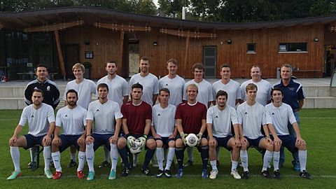 vorne (v.l.): Galter Constantin, Kusdemir Atilla, Jelitto Tobias, Ebner Michael, Fiegert Karl, Kurlitsch Manuel, Handschuch Johannes, Ackermann Leopold, O'Connor Felix
hinten (v.l.): Trainer Fritsch Conny, Kreutzer Daniel, Mandl Matthias, Vogt Marvin, Kuhlmey Ferdinand, Schmid Felix, De León Díaz Alexander, Maier Thomas, Abteilungsleiter Füßl Hans
es fehlen: Meyer Tobias, Dusch Severin, Roland Andreas, Sachs Janik, Scharl Stefan, Glosser Samson, Mückler Andre, Pfeffer David, Warmer Alexander, Kuhl Daniel, Mihai Patrick, Schaub Sebastian